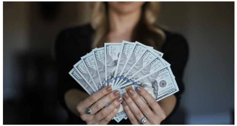 robo advisor news - woman money