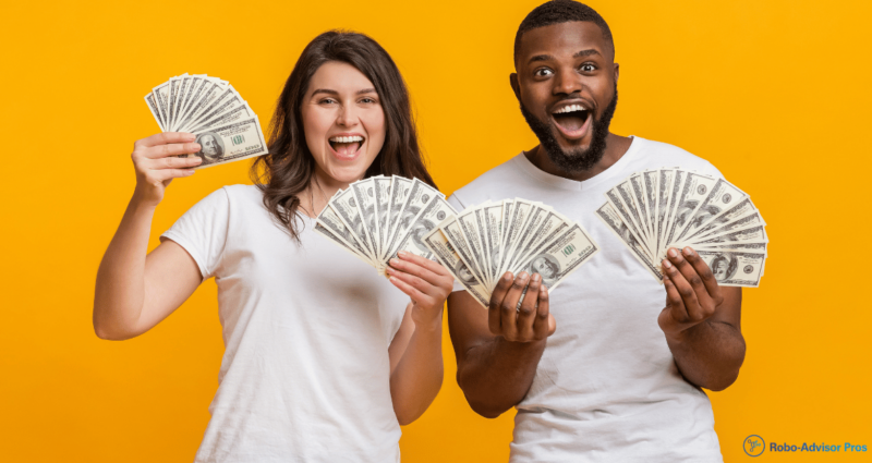 best high yield cash accounts - couple with cash in hand