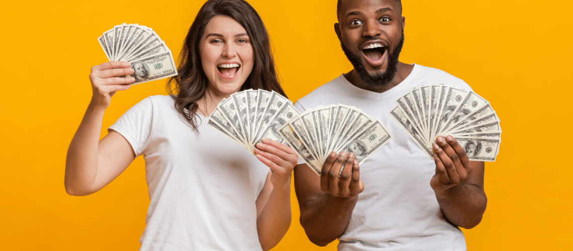 best high yield cash accounts - couple with cash in hand